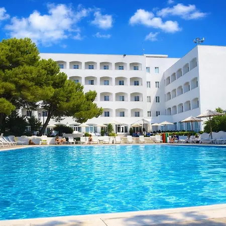 Hotiday Hotel 3*