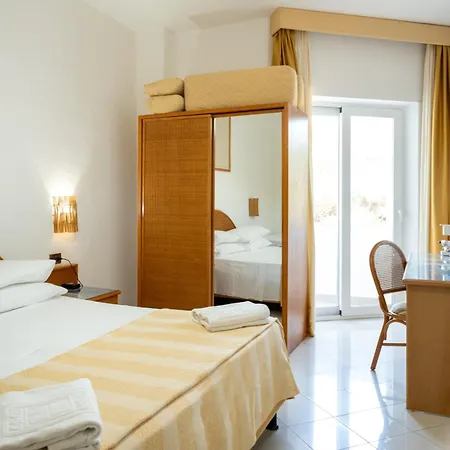 Hotiday Hotel 3*